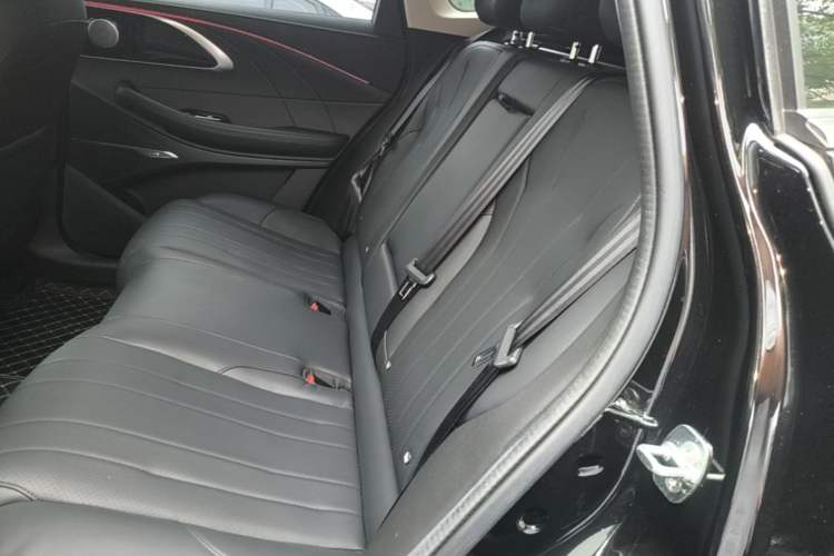 Used EXEED Lingyun 2025 300T Two-Wheel Drive Starry Edition Left Rear Seat