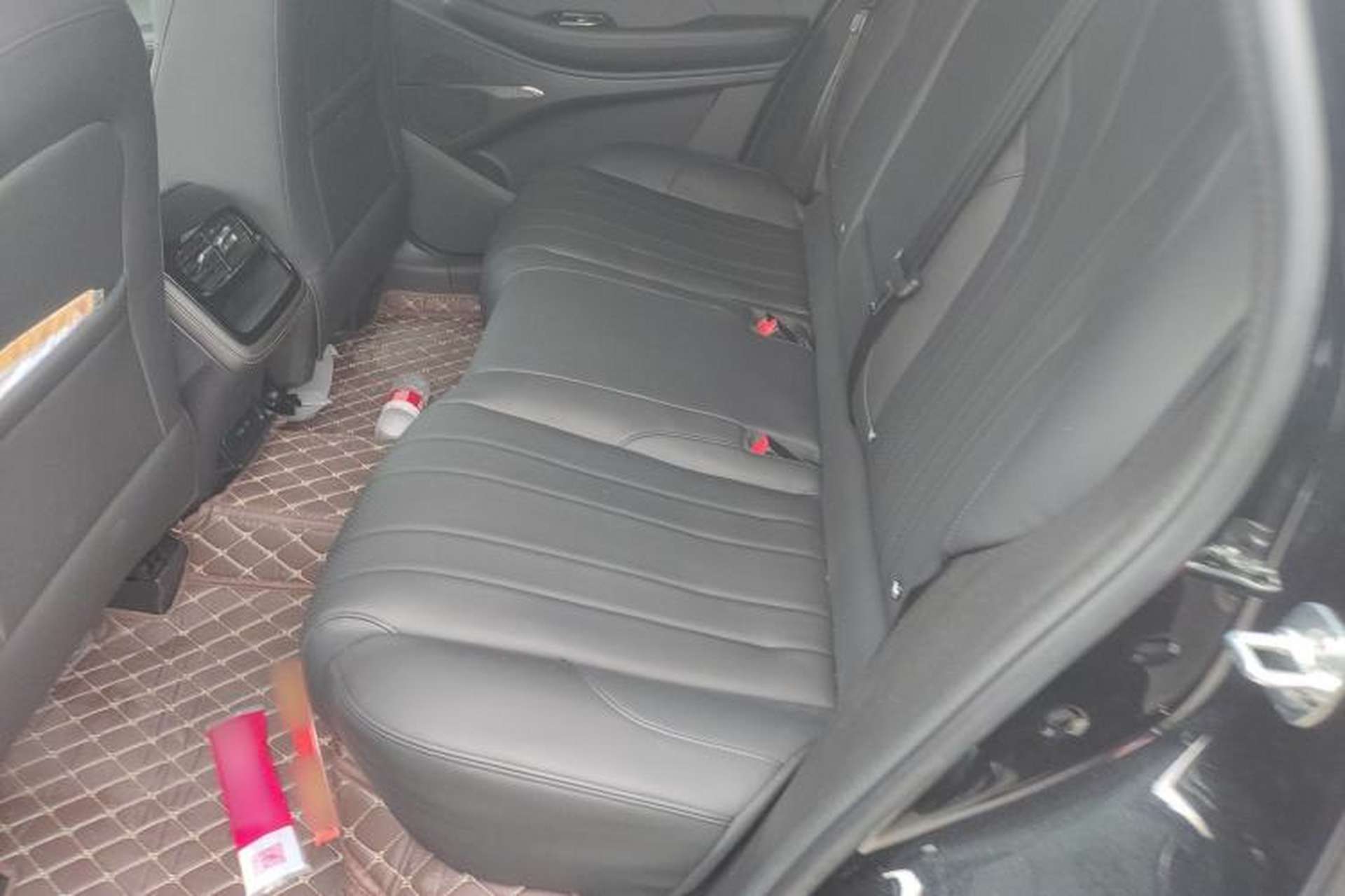 Used EXEED Lingyun 2025 Model 300T Two-Wheel-Drive Moonlit Night Edition Left Rear Seat