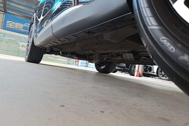 Used EXEED Lingyun 2025 300T Two-Wheel Drive Starry Edition Left Side Sill