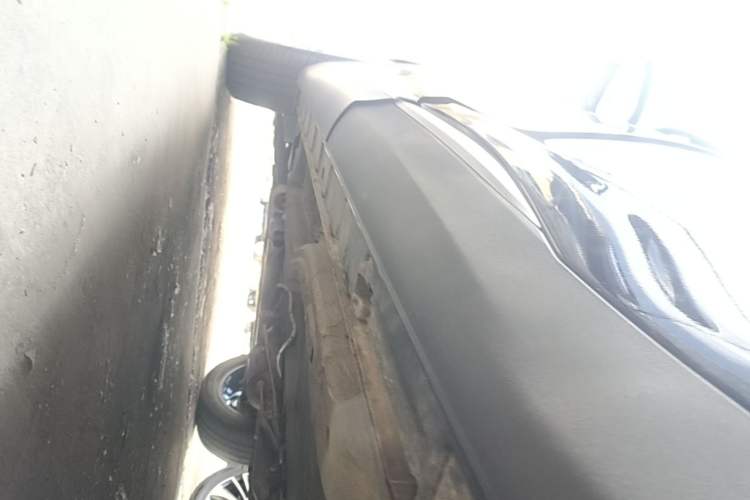 Used EXEED Lingyun 2025 300T Two-Wheel Drive Starry Edition Left Side Sill
