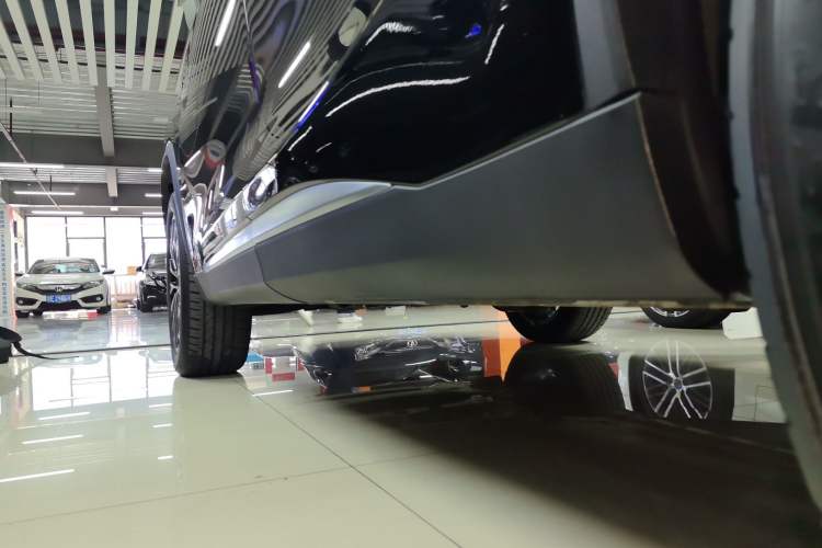 Used EXEED Lingyun 2025 300T Two-Wheel Drive Starry Edition Left Side Sill