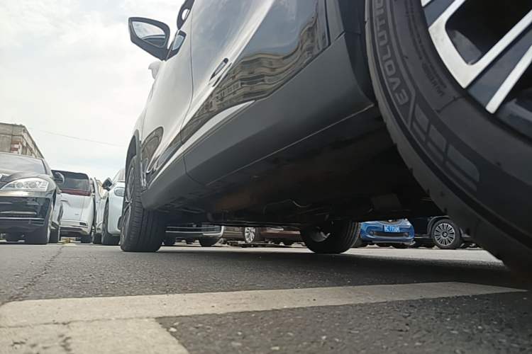Used EXEED Lingyun 2025 300T Two-Wheel Drive Starry Edition Left Side Sill
