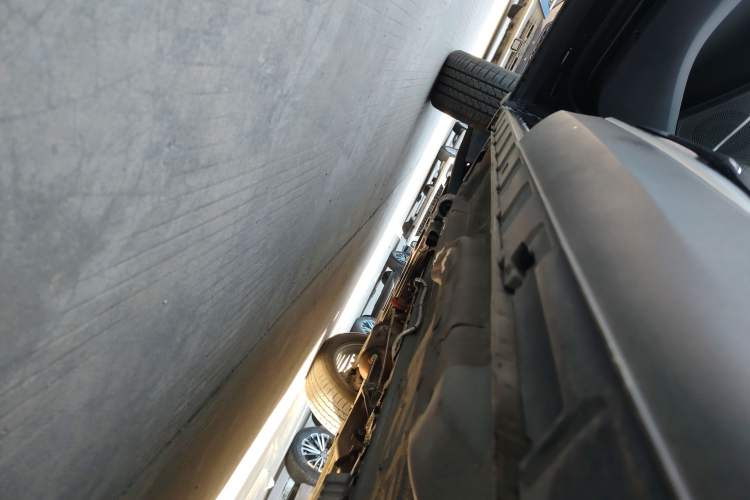 Used EXEED Lingyun 2025 300T Two-Wheel Drive Starry Edition Left Side Sill