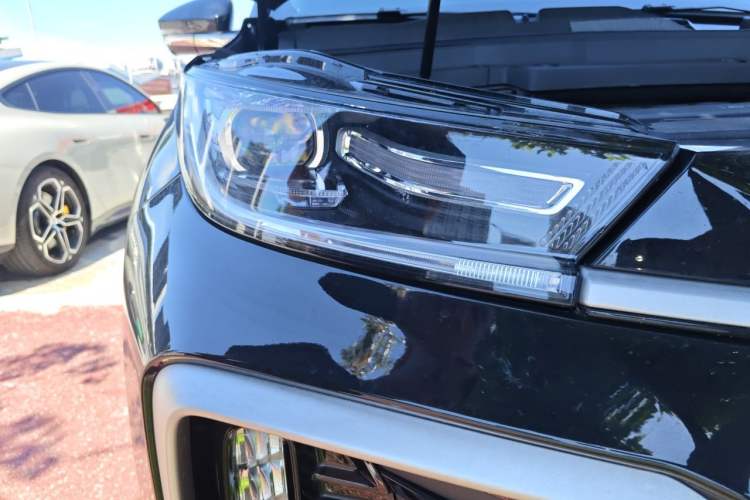 Used EXEED Lingyun 2025 300T Two-Wheel Drive Starry Edition Right Front Headlight