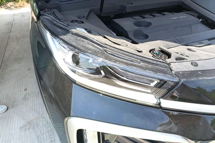 Used EXEED Lingyun 2025 300T Two-Wheel Drive Starry Edition Right Front Headlight