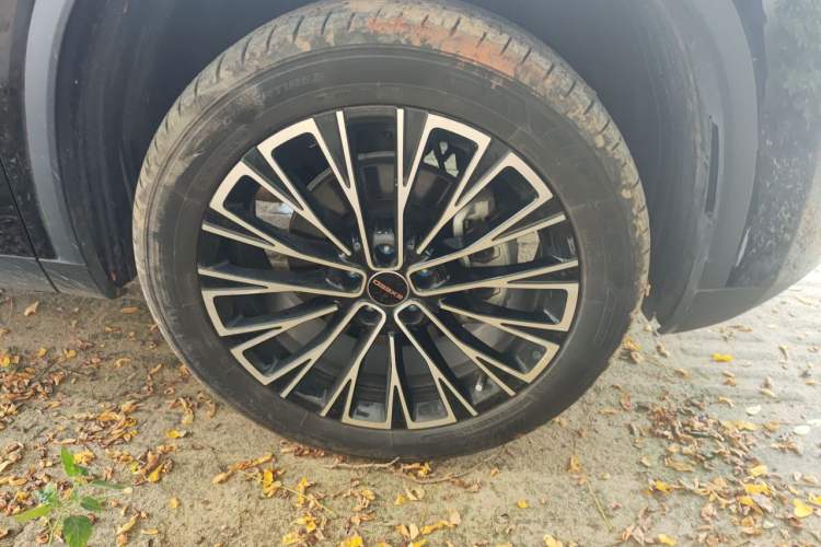 Used EXEED Lingyun 2025 300T Two-Wheel Drive Starry Edition Right Front Wheel Hub