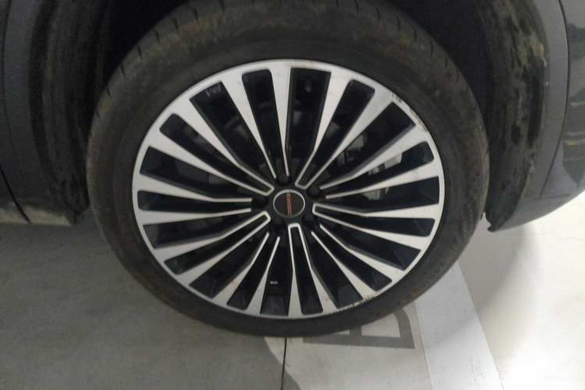 Used EXEED Lingyun 2025 400T Four-Wheel Drive Star Prestige Edition Right Front Wheel Hub