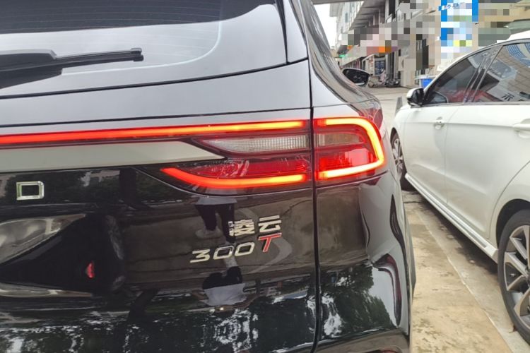 Used EXEED Lingyun 2025 300T Two-Wheel Drive Starry Edition Right Rear Taillight