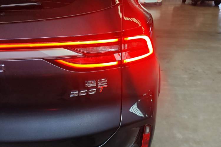 Used EXEED Lingyun 2025 300T Two-Wheel Drive Starry Edition Right Rear Taillight