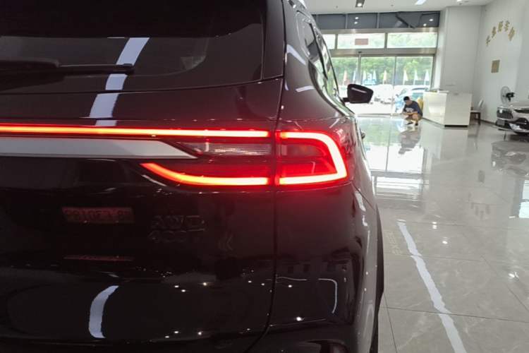 Used EXEED Lingyun 2025 400T Four-Wheel Drive Star Prestige Edition Right Rear Taillight