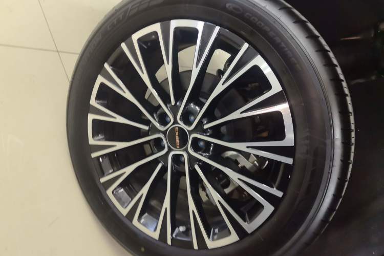 Used EXEED Lingyun 2025 300T Two-Wheel Drive Starry Edition Right Rear Wheel Hub