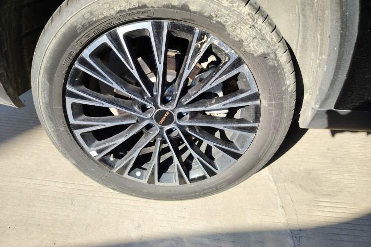 Used EXEED Lingyun 2025 300T Two-Wheel Drive Starry Edition Right Rear Wheel Hub