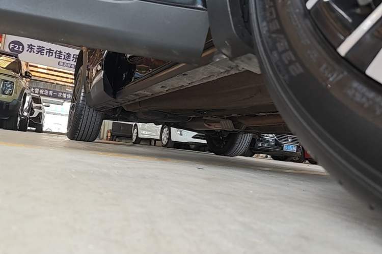 Used EXEED Lingyun 2025 300T Two-Wheel Drive Starry Edition Right Side Sill