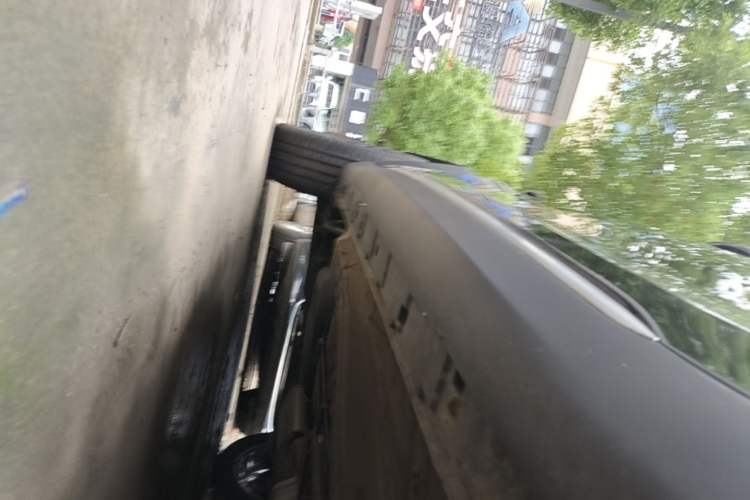 Used EXEED Lingyun 2025 300T Two-Wheel Drive Starry Edition Right Side Sill