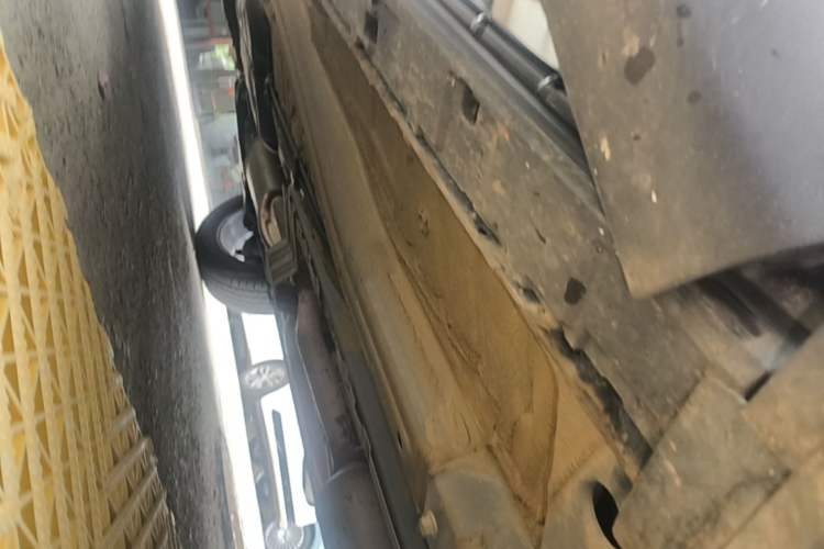 Used EXEED Lingyun 2025 300T Two-Wheel Drive Starry Edition Right Side Sill