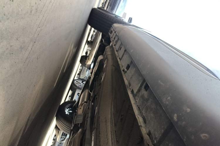Used EXEED Lingyun 2025 300T Two-Wheel Drive Starry Edition Right Side Sill