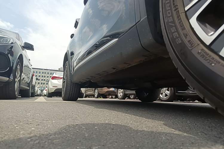 Used EXEED Lingyun 2025 300T Two-Wheel Drive Starry Edition Right Side Sill