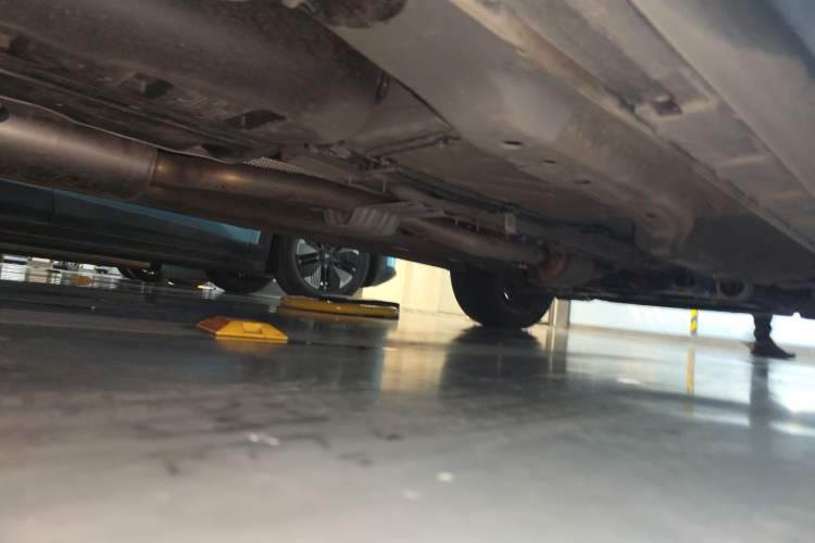 Used EXEED Lingyun 2025 400T Four-Wheel-Drive International Version Chassis Rear Right