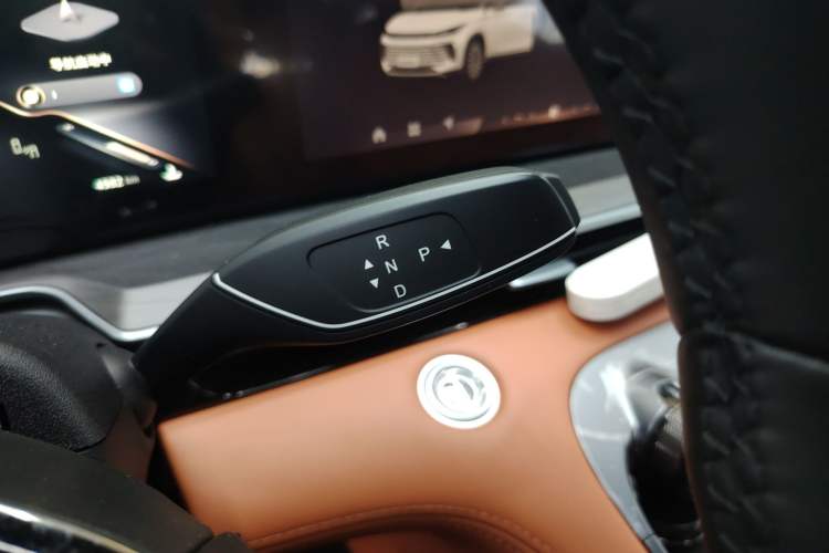 Used EXEED Lingyun 2025 300T Two-Wheel Drive Starry Edition Gear Lever