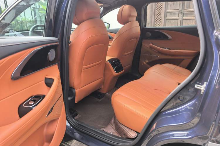Used EXEED Lingyun 2025 300T Two-Wheel Drive Starry Edition Interior 2