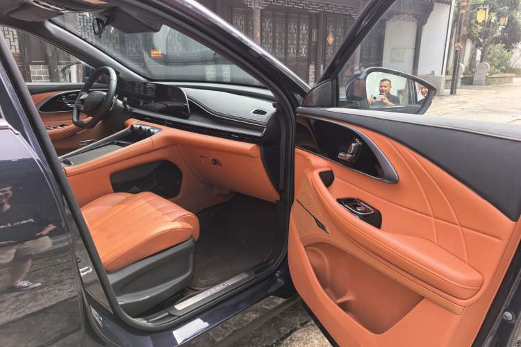 Used EXEED Lingyun 2025 300T Two-Wheel Drive Starry Edition Interior 3