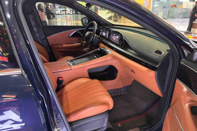 Used EXEED Lingyun 2025 300T Two-Wheel Drive Starry Edition Interior 9