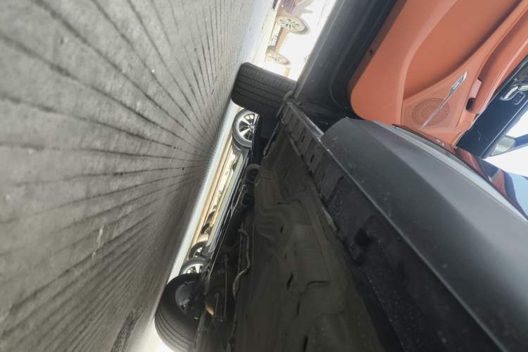Used EXEED Lingyun 2025 300T Two-Wheel Drive Starry Edition Left Side Sill