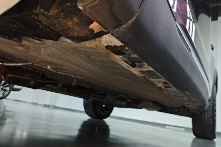 Used EXEED Lingyun 2025 300T Two-Wheel Drive Starry Edition Left Side Sill