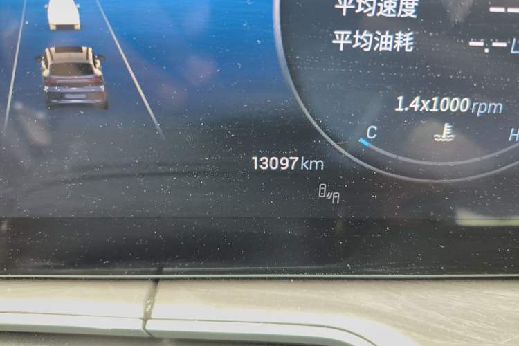 Used EXEED Lingyun 2025 300T Two-Wheel Drive Starry Edition Odometer Close Up