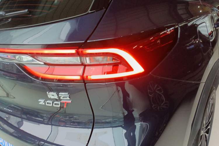 Used EXEED Lingyun 2025 300T Two-Wheel Drive Starry Edition Right Rear Taillight