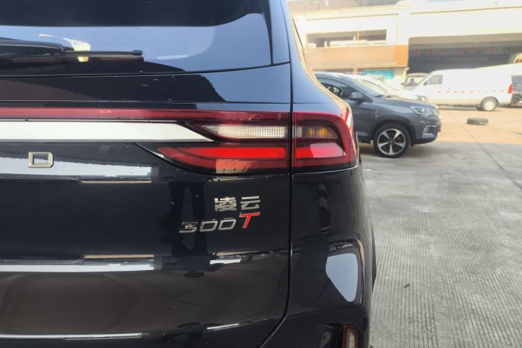 Used EXEED Lingyun 2025 300T Two-Wheel Drive Starry Edition Right Rear Taillight