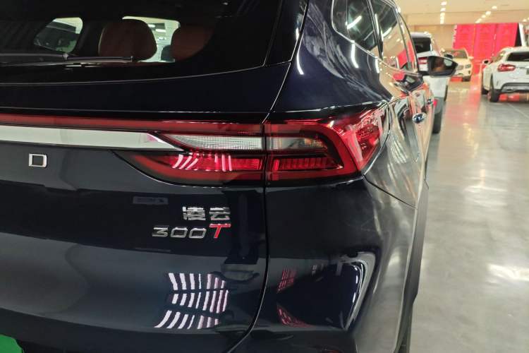 Used EXEED Lingyun 2025 300T Two-Wheel Drive Starry Edition Right Rear Taillight