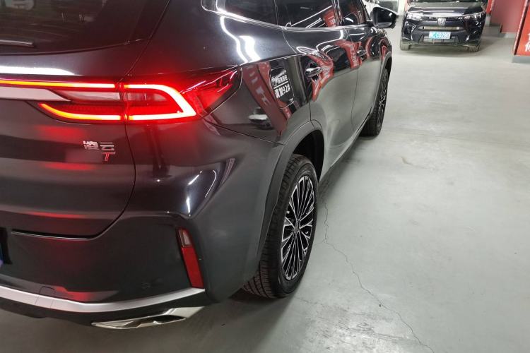 Used EXEED Lingyun 2025 300T Two-Wheel Drive Starry Edition Right Rear Taillight