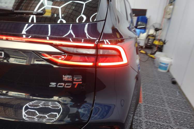Used EXEED Lingyun 2025 300T Two-Wheel Drive Starry Edition Right Rear Taillight
