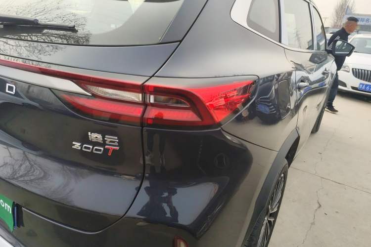 Used EXEED Lingyun 2025 300T Two-Wheel-Drive King's Edition Right Rear Taillight