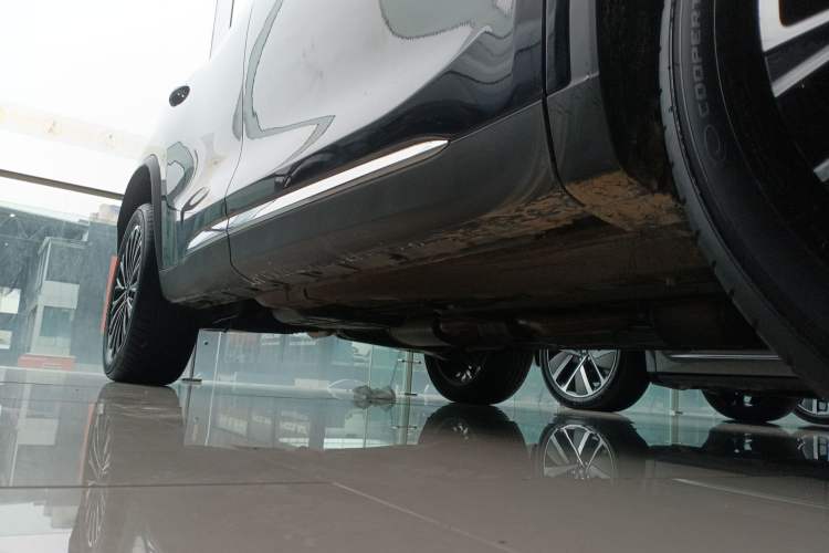 Used EXEED Lingyun 2025 300T Two-Wheel Drive Starry Edition Right Side Sill