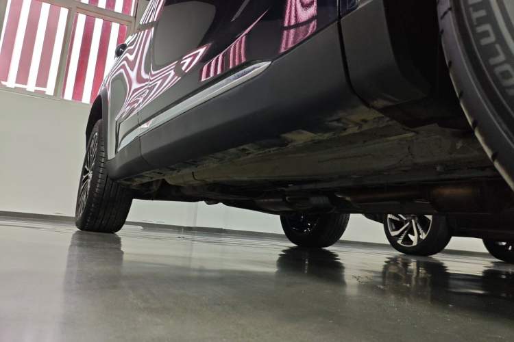 Used EXEED Lingyun 2025 300T Two-Wheel Drive Starry Edition Right Side Sill