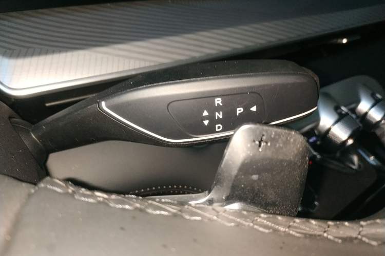 Used EXEED Lingyun 2025 300T Two-Wheel Drive Starry Edition Gear Lever