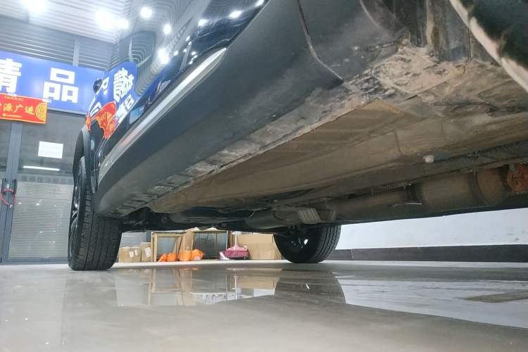 Used EXEED Lingyun 2025 300T Two-Wheel Drive Starry Edition Right Side Sill