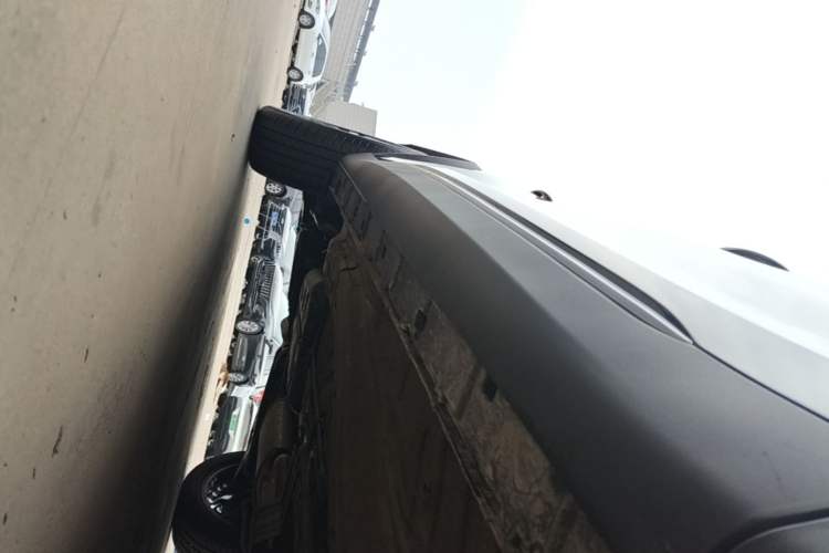 Used EXEED Lingyun 2025 300T Two-Wheel Drive Starry Edition Right Side Sill
