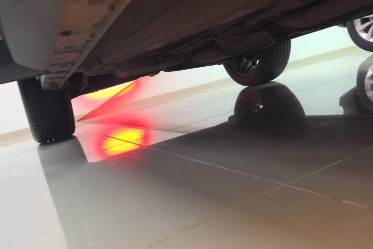 Used EXEED Lingyun 2025 300T Two-Wheel Drive Starry Edition Right Side Sill