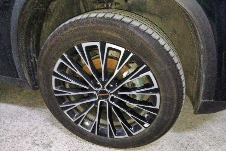 Used EXEED Lingyun 2025 300T Two-Wheel Drive Starry Edition Right Front Wheel Hub