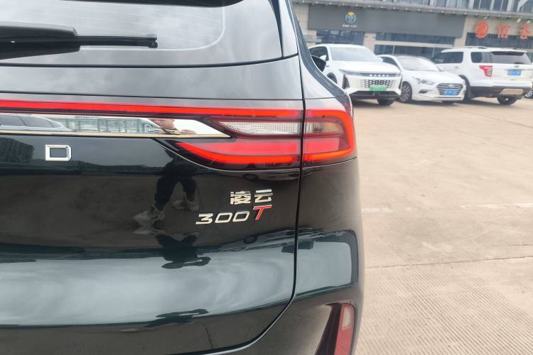 Used EXEED Lingyun 2025 300T Two-Wheel Drive Starry Edition Right Rear Taillight