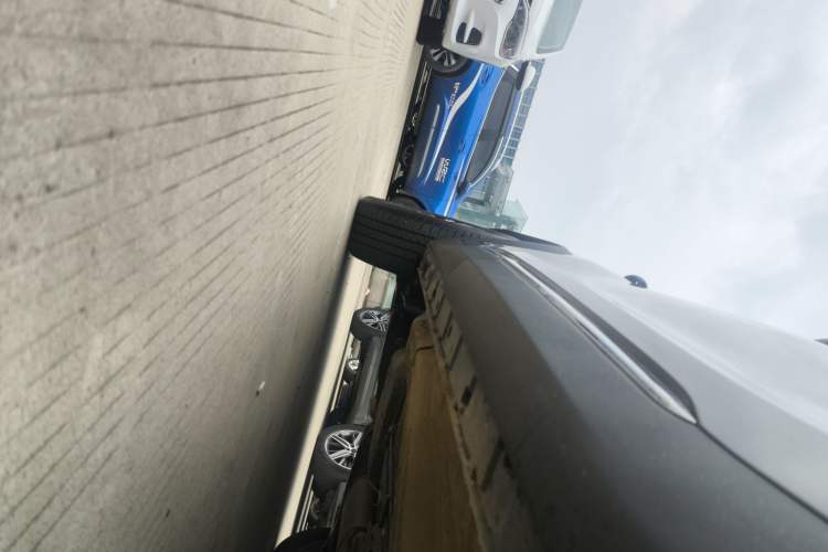 Used EXEED Lingyun 2025 300T Two-Wheel Drive Starry Edition Right Side Sill