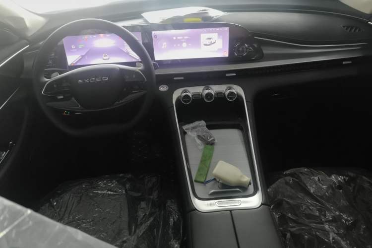 Used EXEED Lingyun 2025 300T Two-Wheel Drive Starry Edition Interior 2