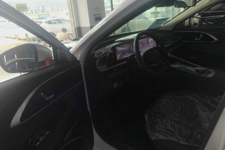 Used EXEED Lingyun 2025 300T Two-Wheel Drive Starry Edition Interior 3