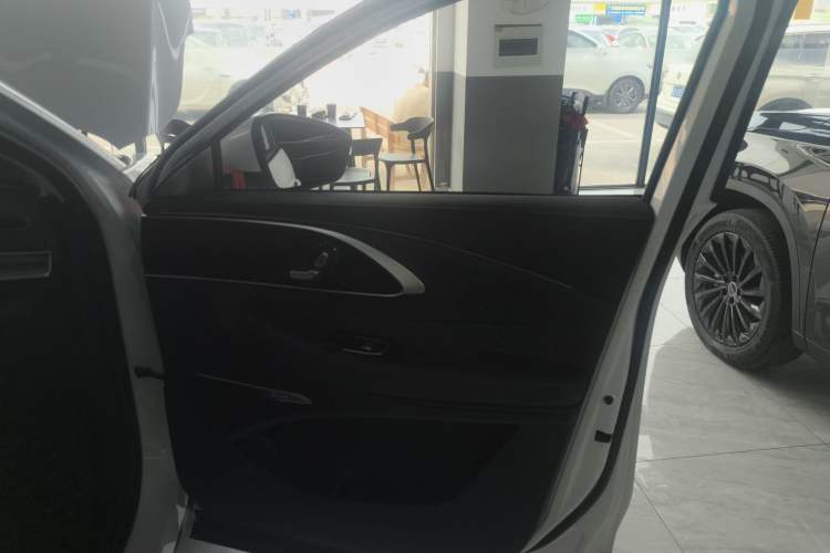 Used EXEED Lingyun 2025 300T Two-Wheel Drive Starry Edition Interior 5