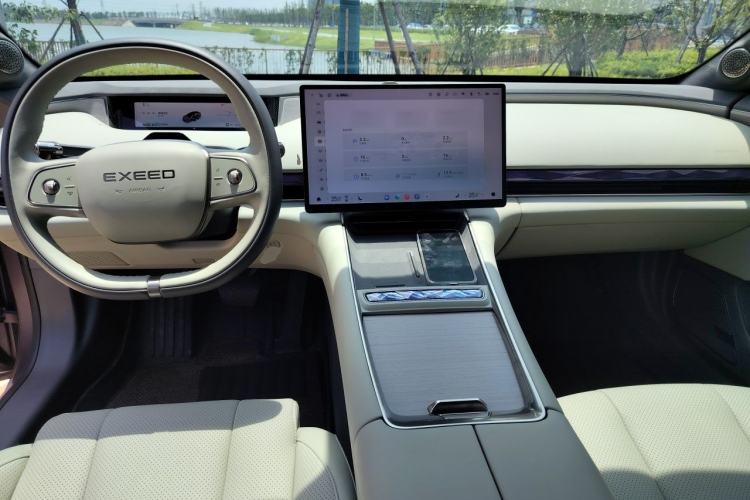 Used EXEED Star Era ES 2025 Extended-Range Max Urban Assisted Driving Center Console