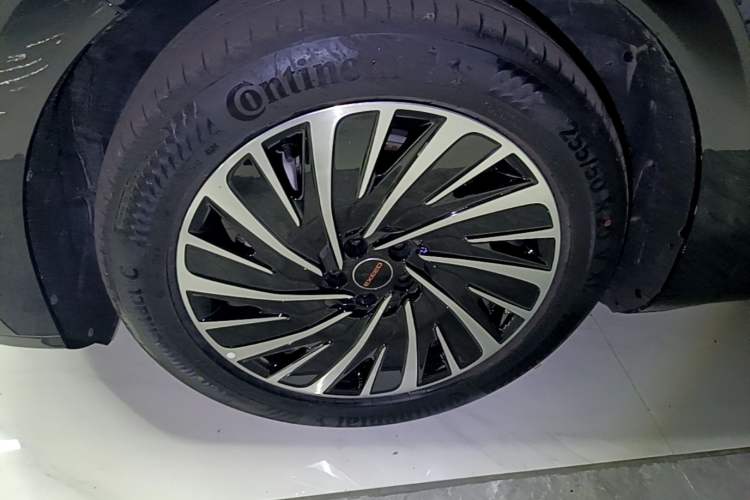 Used EXEED Star Era ET 2024 Extended-Range 240 Ultra All-Wheel Drive Exterior 4
