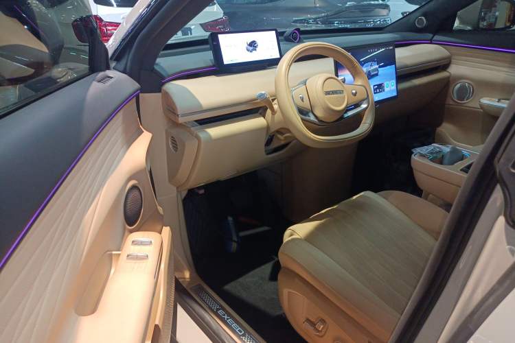 Used EXEED Star Era ET 2024 Extended-Range 240 Ultra All-Wheel Drive Interior 3